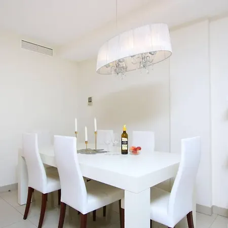 Nyaraló Attractive Modern Stylish Townhouse With Garden Estepona