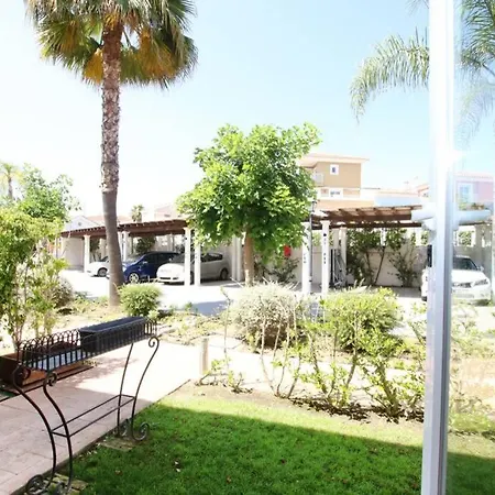 Nyaraló Attractive Modern Stylish Townhouse With Garden *