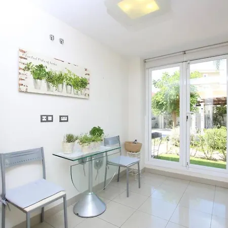 Attractive Modern Stylish Townhouse With Garden Nyaraló Estepona