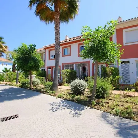 Attractive Modern Stylish Townhouse With Garden Holiday home