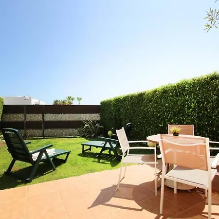 Holiday home Attractive Modern Stylish Townhouse With Garden