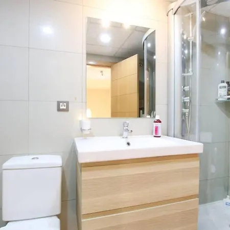 Holiday home Attractive Modern Stylish Townhouse With Garden *