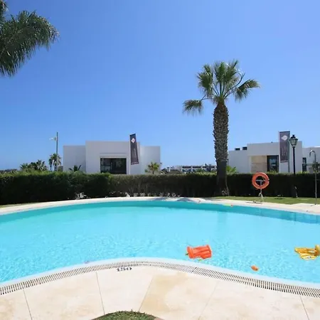Attractive Modern Stylish Townhouse With Garden Holiday home *