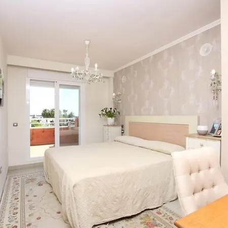 Attractive Modern Stylish Townhouse With Garden Holiday home *