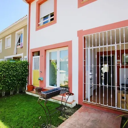 Attractive Modern Stylish Townhouse With Garden Holiday home